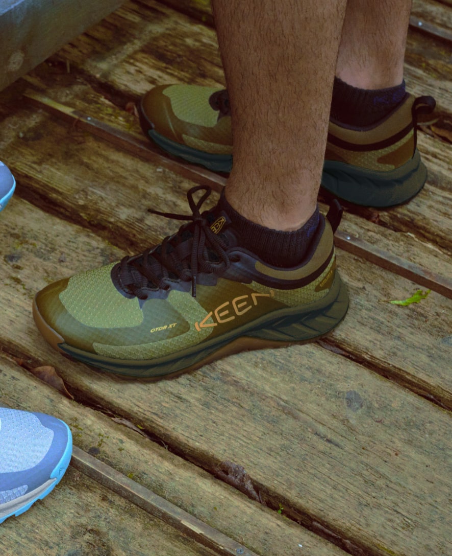 Men's Versacore Waterproof Shoe  |  Silver Lining/Scarlet Ibis - Image 8